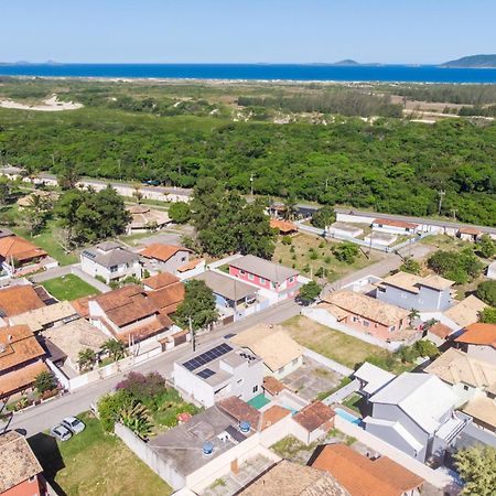 Refugio Tropical Casa De Praia Com Piscina Aquecida E 4 Suites E Garagem 3 Carros, 800 Mtrs Da Praia Internet 700 Mbps, Condominio Privado Com Pista De Skate , Quadra De Futevolei , Campos E Quadras De Futebol! Cabo Frio Ngoại thất bức ảnh